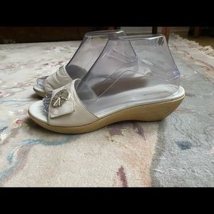 Bandolino off white leather slip on sandals, size 8M